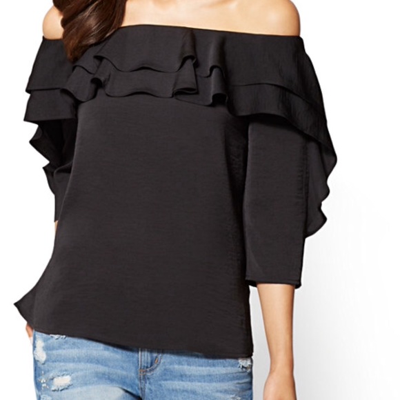 Tops - ❗️LAST ONE ❗️black ruffled off the shoulder blouse